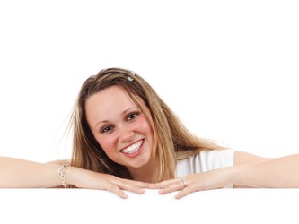 Safely Whiten Your Dentures