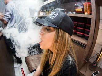 Smoking vs. Vaping Featured