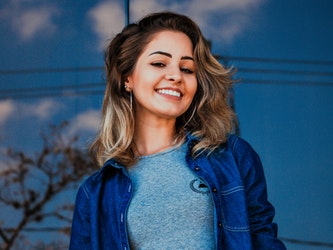 DIY Balayage an Ombre on Short Hair Featured Image