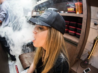 Vaporizing Weed Efficiently Feaatured Image