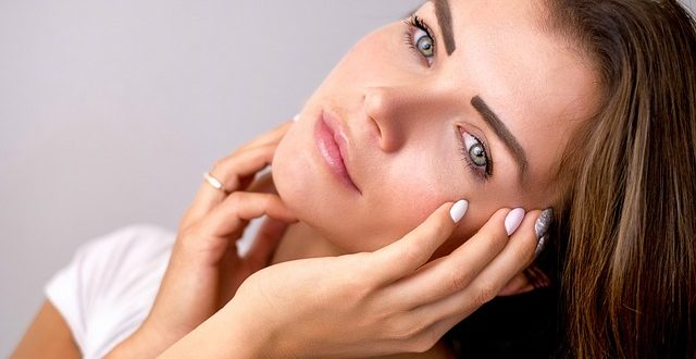 Eye Brightening Makeup Looks Featured Image