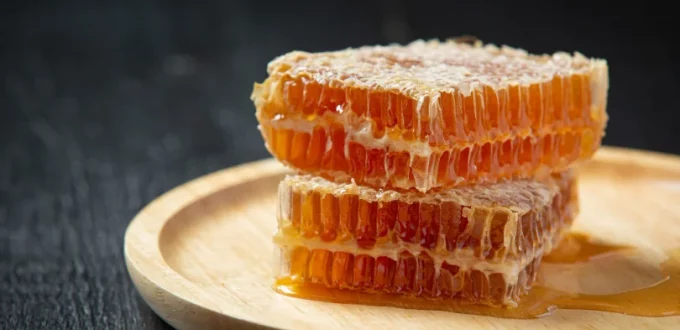 What You Need to Know About Eating Raw Honey